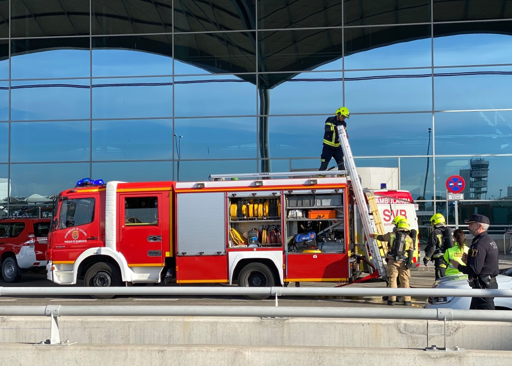Firefighters work at Alicante-Elche airport on January 15, 2020 in Alicante after a fire erupted in the terminal. AFP / Daniel Leal-Olivas 