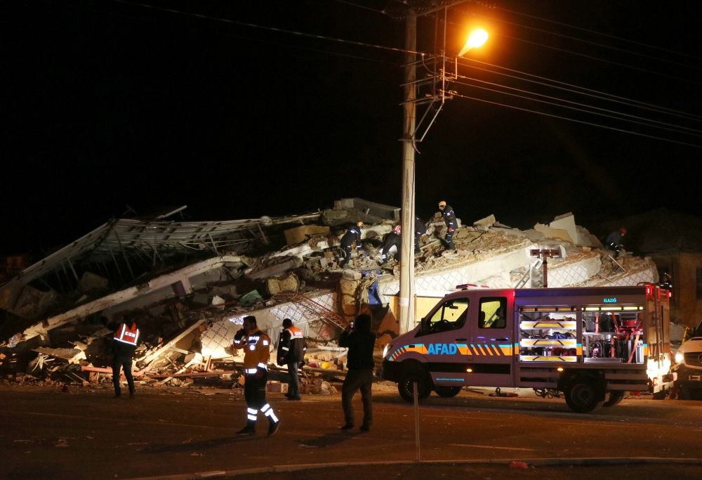 Rescuers work on a collapsed building after an earthquake in Elazig province, Turkey, January 24, 2020. Ihlas News Agency via Reuters