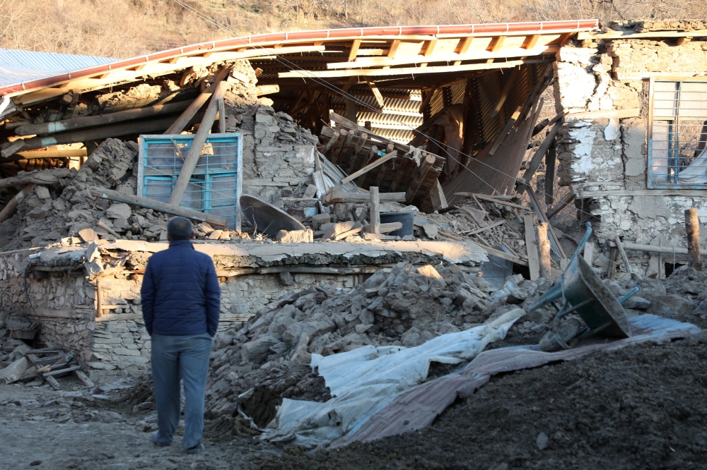 A villager looks at his collapsed house after an earthquake in Sivrice near Elazig, Turkey, January 25, 2020. REUTERS/Sertac Kayar
 