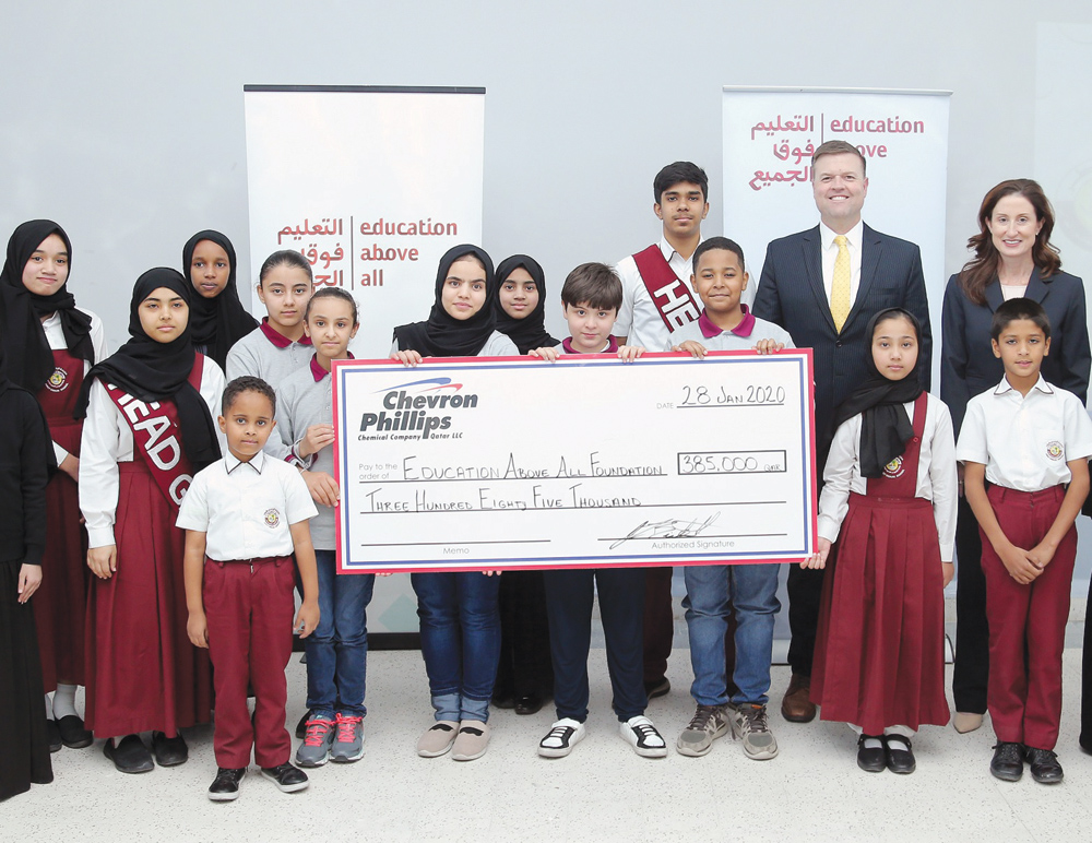 Officials and students receiving the contribution.