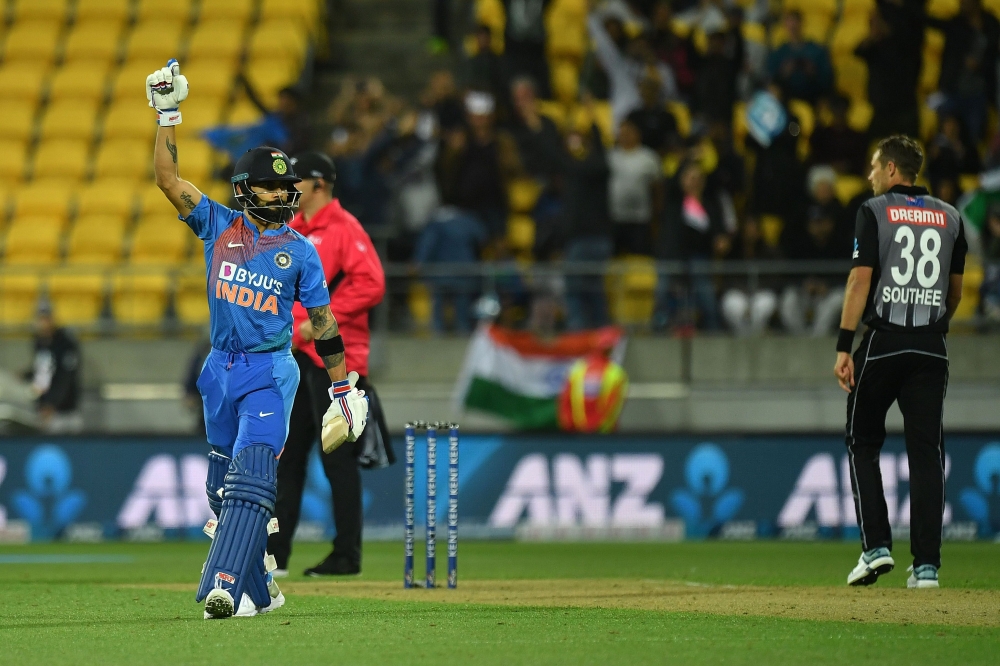 India's captain Virat Kohli (L) with teammate Sanju Samson (R) celebrate their win during the fourth Twenty20 international cricket match between New Zealand and India at Sky Stadium in Wellington on January 31, 2020. (AFP / Marty MELVILLE)