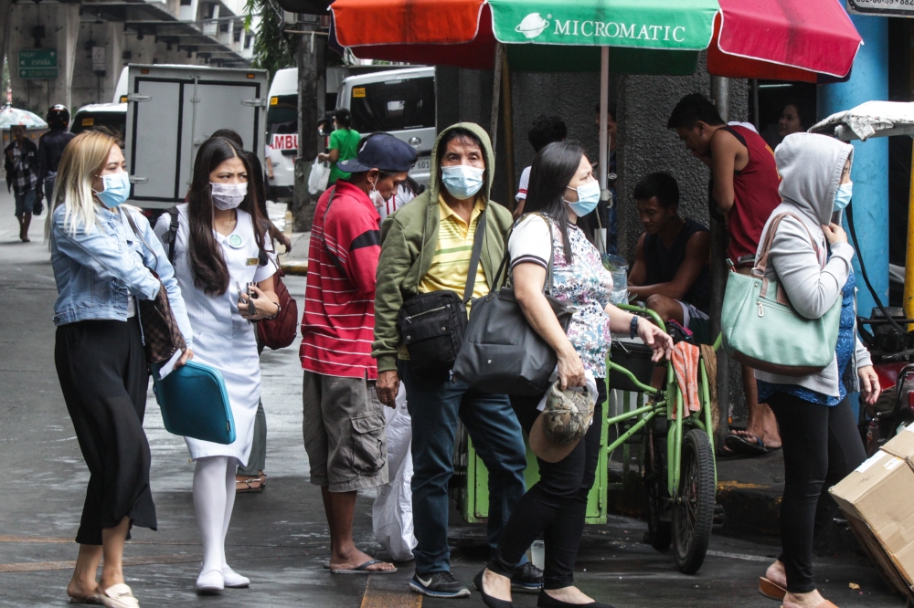 Filipinos wear face mask in Manila, Philippines on February 03, 2020. (Dante Diosina Jr / Anadolu Agency)
 