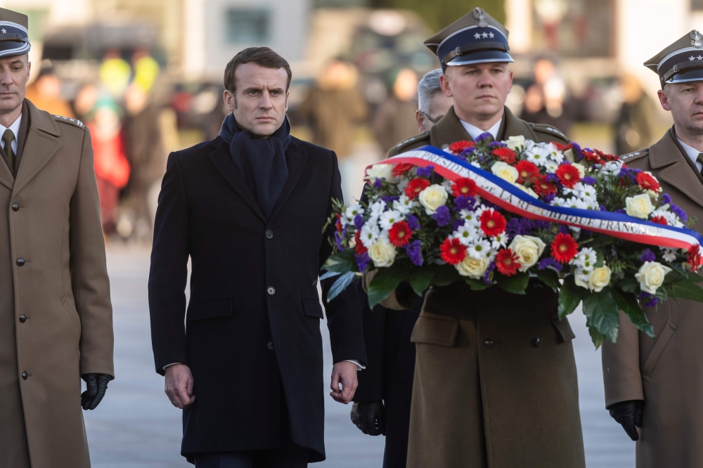 French President Emmanuel Macron takes part in a wreath laying ceremony at the tomb of the Unknown Soldier, on February 3, 2020 in Warsaw, Poland. AFP / Wojtek Radwanski 
 