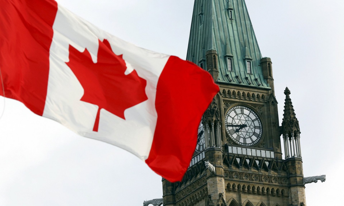 The Canadian flag flies on Parliament Hill in Ottawa. (Reuters / Blair Gable) 