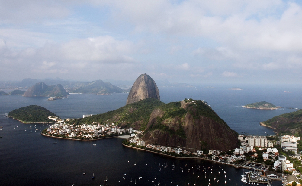(FILES) In this file photo taken on April 30, 2009, an aerial view of the Sugar Loaf Montain in Rio de Janeiro. AFP / VANDERLEI ALMEIDA
 