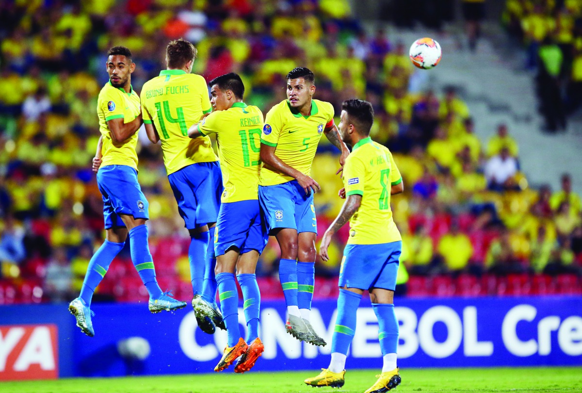  Brazil players in action during a defensive wall. Reuters/Luisa Gonzalez