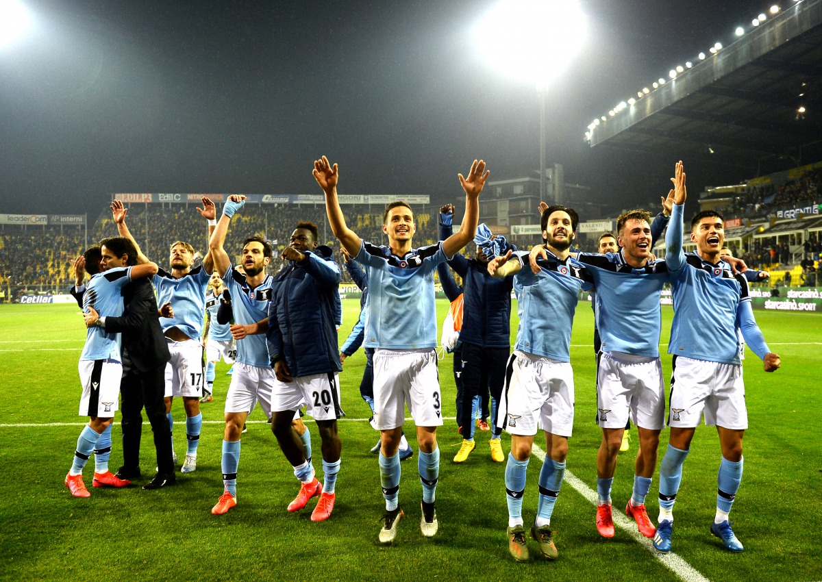 Lazio players celebrate after the match. Reuters/Massimo Pinca