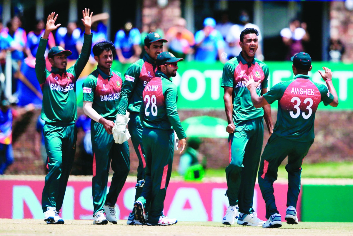 Bangladesh's Shoriful Islam (2nd R) celebrates with teammates after the dismissal of India's Siddhesh Veer during the ICC Under-19 World Cup cricket finals between India and Bangladesh at the Senwes Park, in Potchefstroom, on February 9, 2020.  AFP / Mich