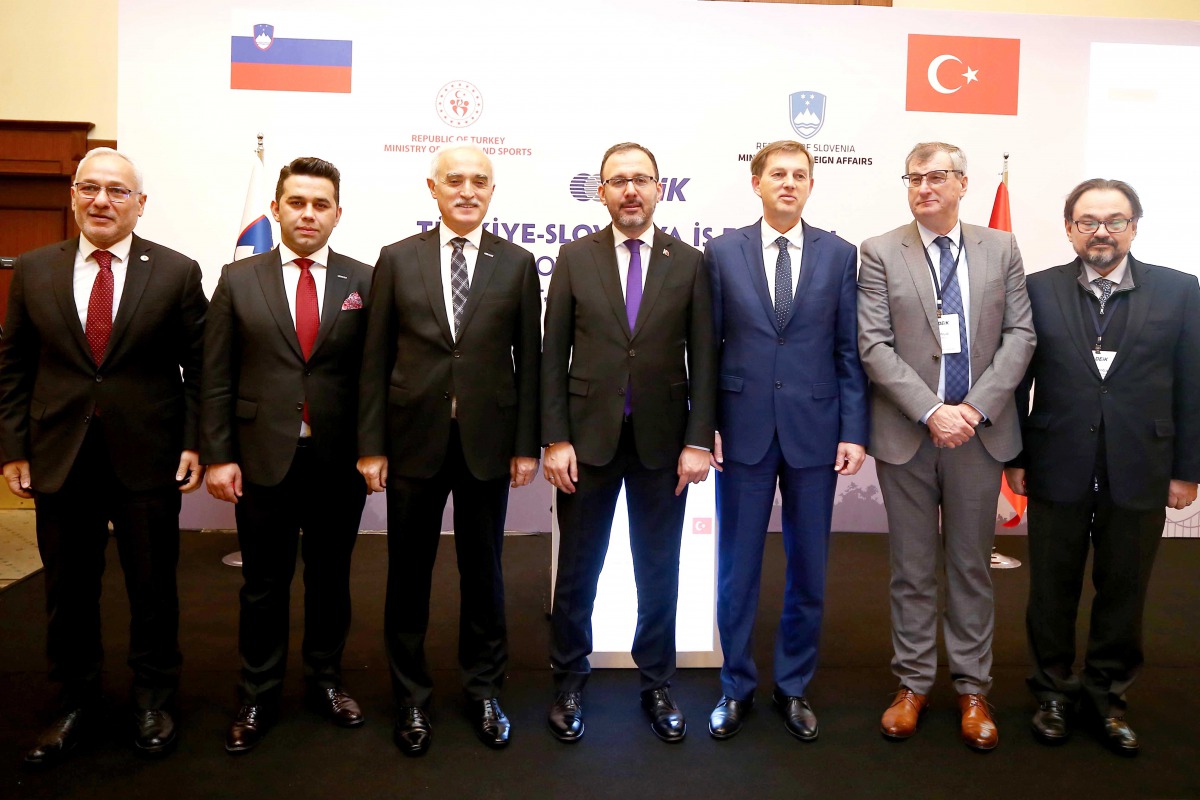 Turkish Minister of Youth and Sports, Mehmet Muharrem Kasapoglu  (centre) and Deputy Prime Minister and Foreign Minister of Slovenia Miro Cerar (third right) attend Turkey- Slovenia Business Forum in Istanbul, Turkey yesterday. 