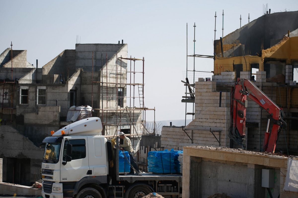 Israeli settlements under construction are seen in Palestinian lands in Jerusalem on December 29, 2016. Daniel Bar / Anadolu Agency