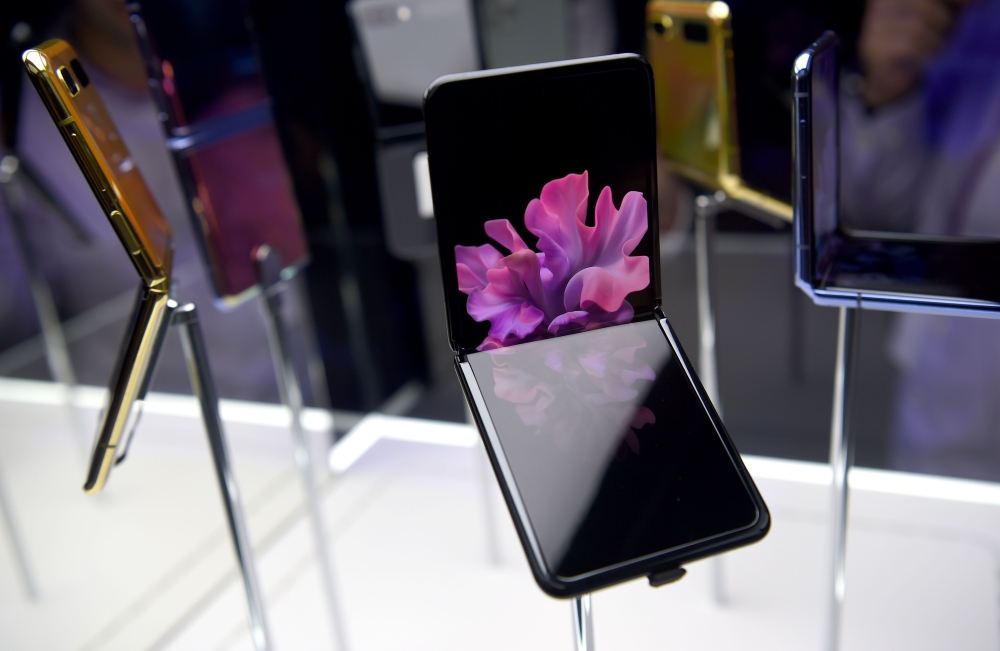 Samsung Galaxy Z Flip phones are seen on display during the Samsung Galaxy Unpacked 2020 event in San Francisco, California on February 11, 2020.  AFP / Josh Edelson
 