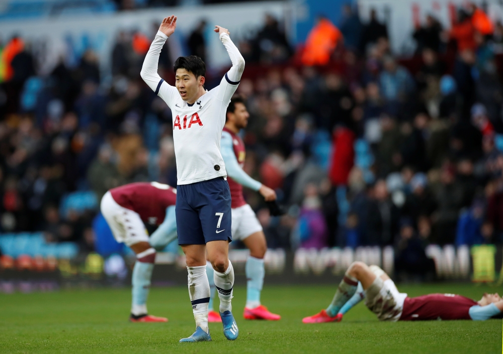 Tottenham Hotspur's Son Heung-min celebrates at the end of the match as Aston Villa players look dejected (Reuters/Andrew Boyers)