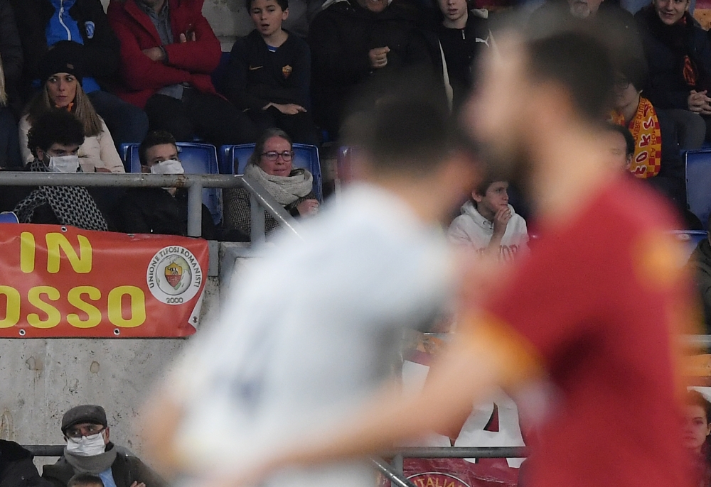  Soccer Football - Serie A - AS Roma v Lecce - Stadio Olimpico, Rome, Italy - February 23, 2020 General view of AS Roma fans wearing face masks during the match amid concern following a coronavirus outbreak in Italy REUTERS/Alberto Lingria 