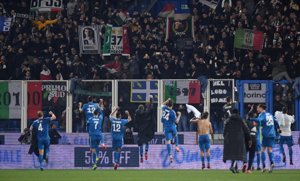 FILE PHOTO.  Juventus players celebrate after the match REUTERS/Alberto Lingria
