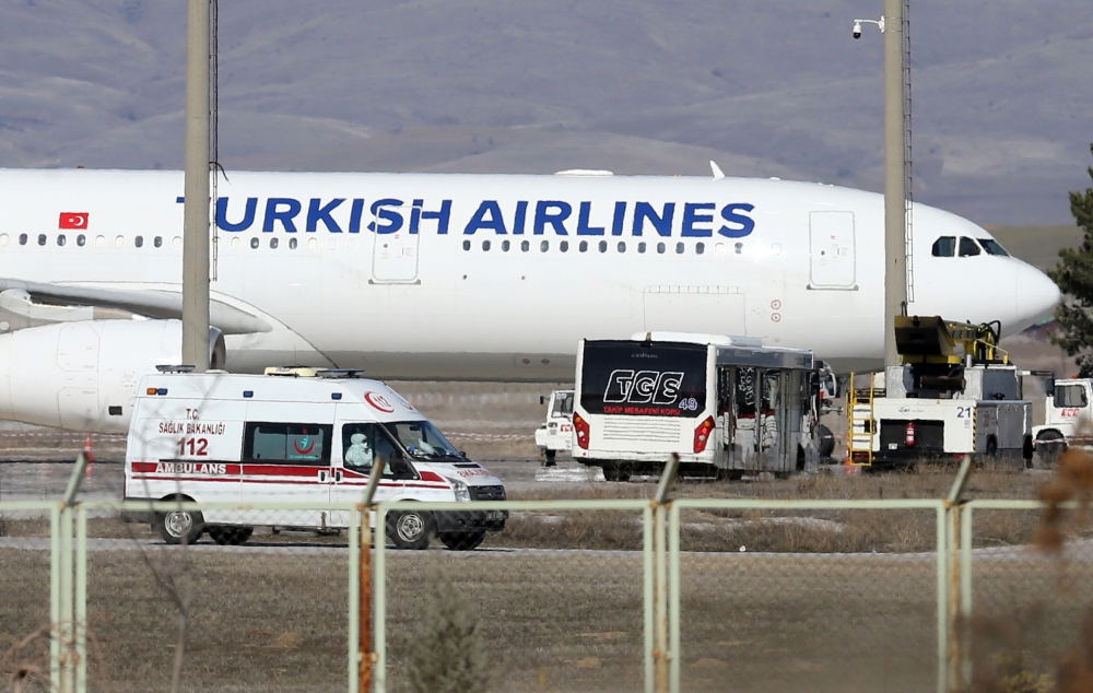 :An ambulance drives past by a Turkish Airlines (THY) plane from Tehran after landing at Esenboga International Airport in Ankara, Turkey, February 25, 2020. REUTERS/Stringer NO RESALES. NO ARCHIVES
