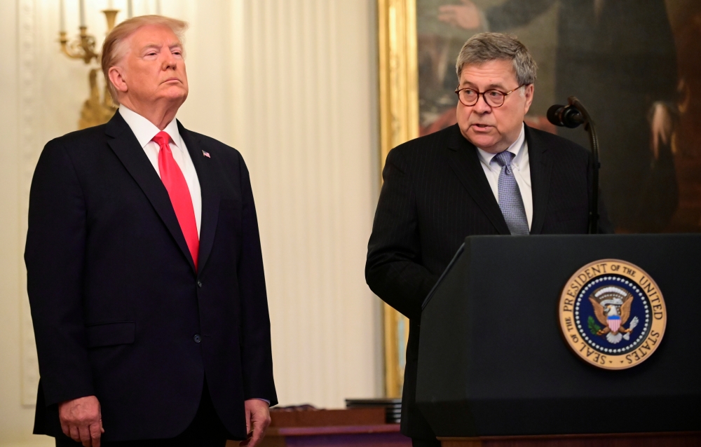 Donald Trump and William Barr participate in a presentation ceremony in the East Room of the White House, September 9, 2019. Reuters / Erin Scott