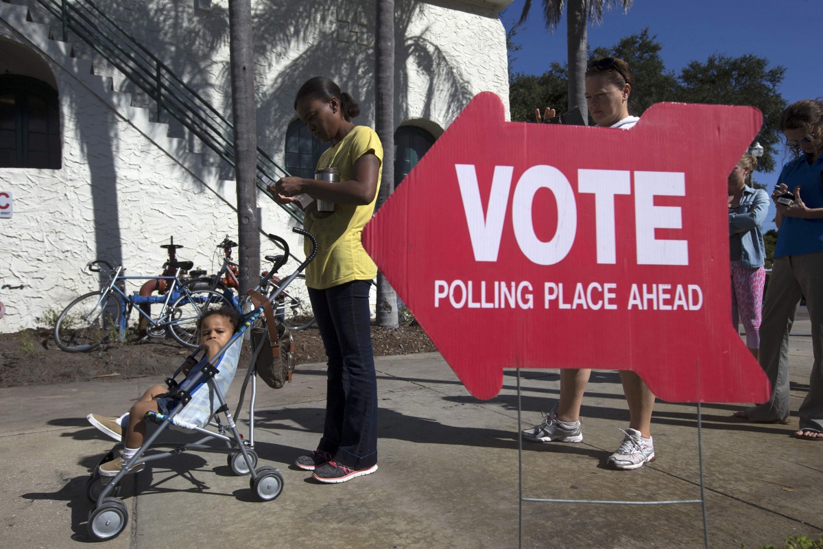 Voters head to the polls during the US presidential election in St Petersburg, Florida, November 8, 2016. Reuters / Scott Audette
 
