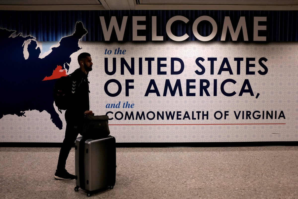 An international passenger arrives at Washington Dulles International Airport in Dulles, Virginia, US on June 26, 2017. Reuters / James Lawler Duggan