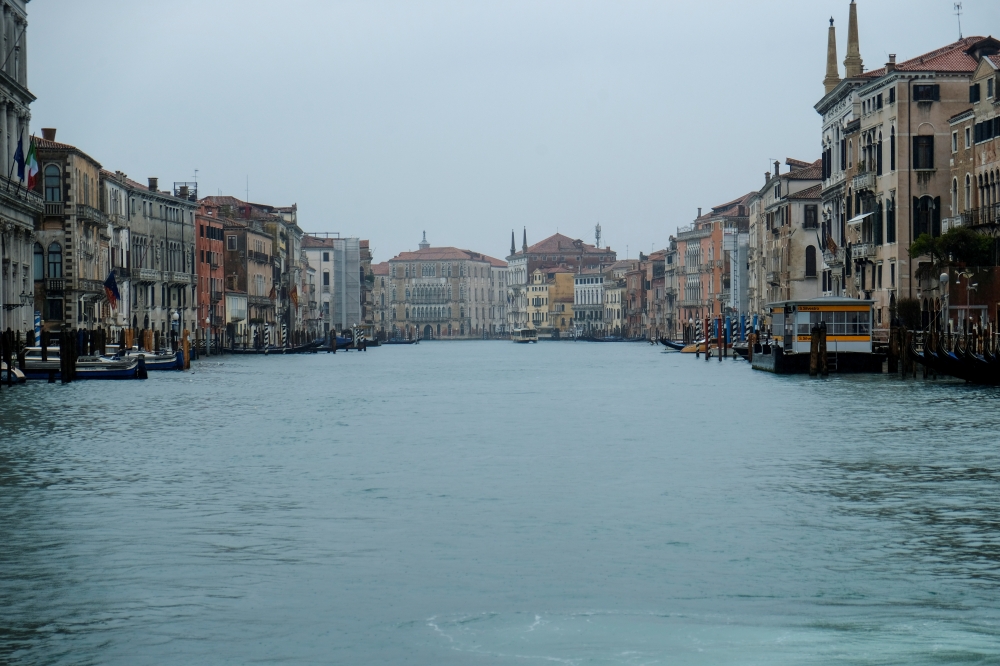 An empty canal is seen after the spread of coronavirus has caused a decline in the number of tourists in Venice, Italy, March 1, 2020. Reuters/Manuel Silvestri