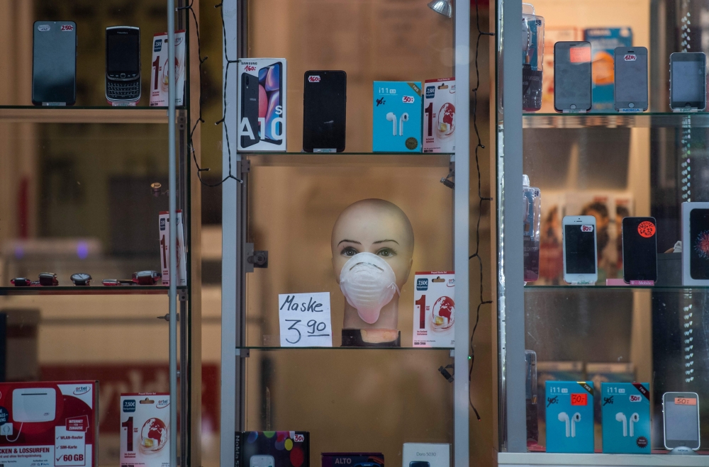 A surgical mask is on a sale in a mobile phone shop in Hanau, western Germany, on March 4, 2020. / AFP / John MACDOUGALL 