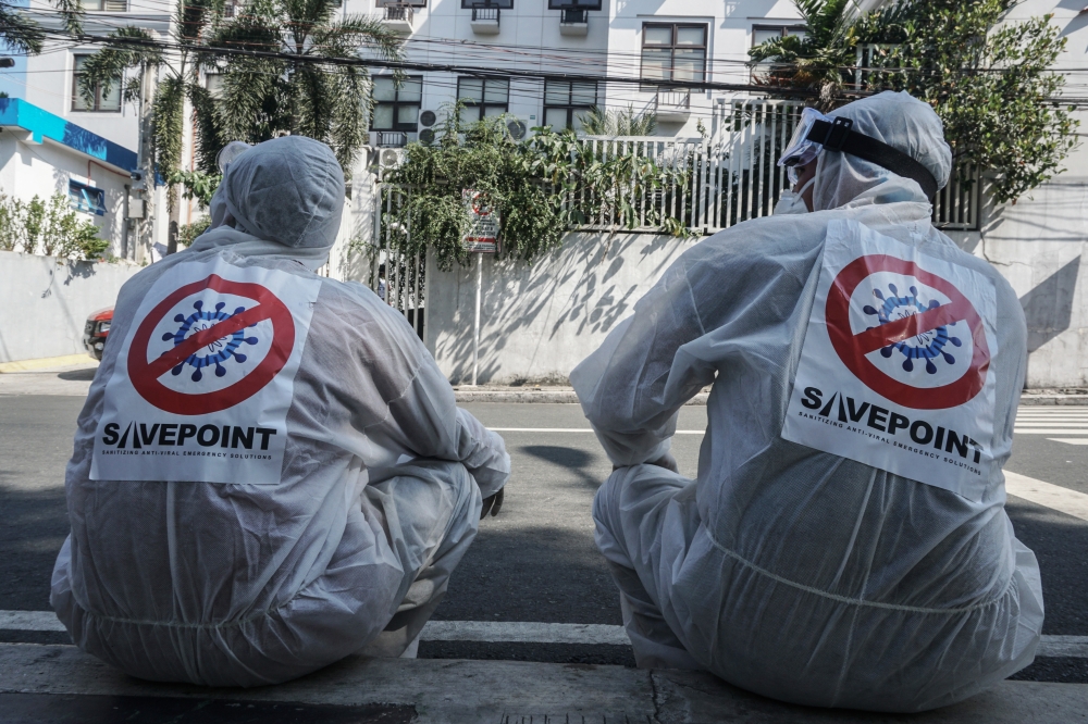 Workers wear hazmat suits as they disinfect and sanitize as a precautionary measure against coronavirus at a public school in the City of San Juan in the Philippines on March 09, 2020. DANTE DIOSINA JR - Anadolu Agency