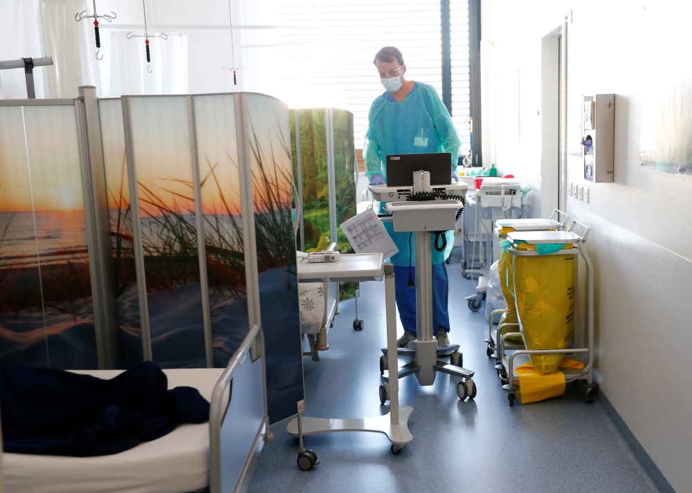 Swiss soldier Antoine Schuerch of the Hospital Battalion 2 of the Swiss army moves equipment during a media visit of the deployment at Pourtales Hospital during the coronavirus disease (COVID-19) outbreak in Neuchatel, Switzerland, March 25, 2020. REUTERS