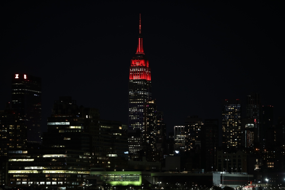 NEW YORK, USA - APRIL 1: Empire State Building lights up like an ambulance to honour emergency healthcare workers responding to the new type of coronavirus (COVID-19) pandemic in New York City, United States on April 1, 2020. ( Tayfun Co?kun - Anadolu Age