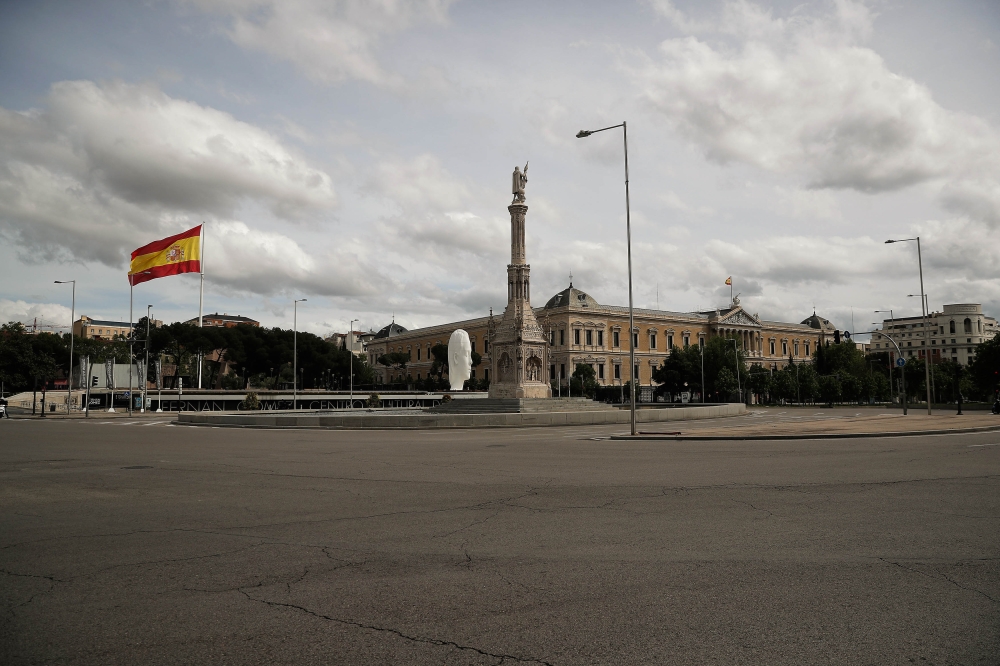  A view of deserted Columbus Square is seen after precautions against the spread o in Madrid, Spain on April 17, 2020. Burak Akbulut - Anadolu
