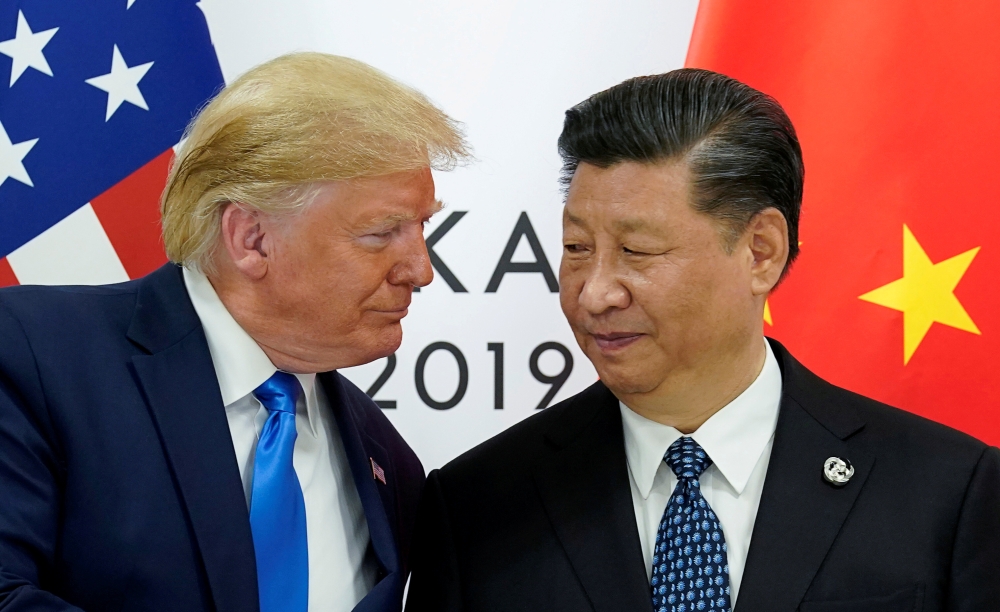 :FILE PHOTO: U.S. President Donald Trump meets with China's President Xi Jinping at the start of their bilateral meeting at the G20 leaders summit in Osaka, Japan, June 29, 2019. REUTERS/Kevin Lamarque/File Photo
