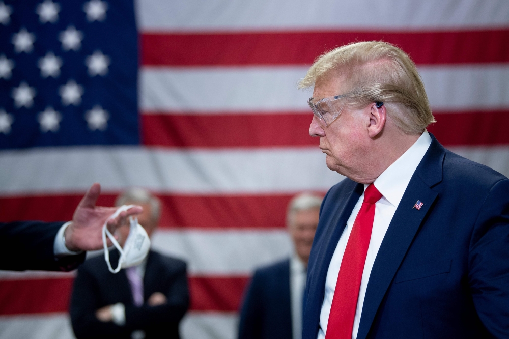US President Donald Trump tours a Honeywell International Inc. factory producing N95 masks during his first trip since widespread COVID-19 related lockdowns went into effect May 5, 2020, in Phoenix, Arizona. AFP / Brendan Smialowski