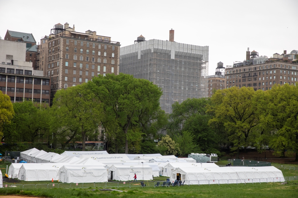 :A worker walks through the Samaritan's Purse Emergency Field Hospital in Central Park as the outbreak of the coronavirus disease (COVID-19) continues in the Manhattan borough of New York U.S., May 8, 2020. REUTERS/Lucas Jackson
