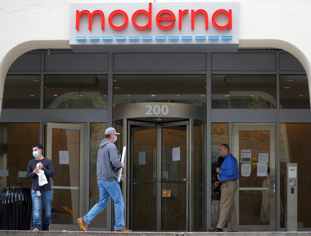 A sign marks the headquarters of Moderna Therapeutics, which is developing a vaccine against the coronavirus disease (COVID-19), in Cambridge, Massachusetts, U.S., May 18, 2020. REUTERS/Brian Snyder
