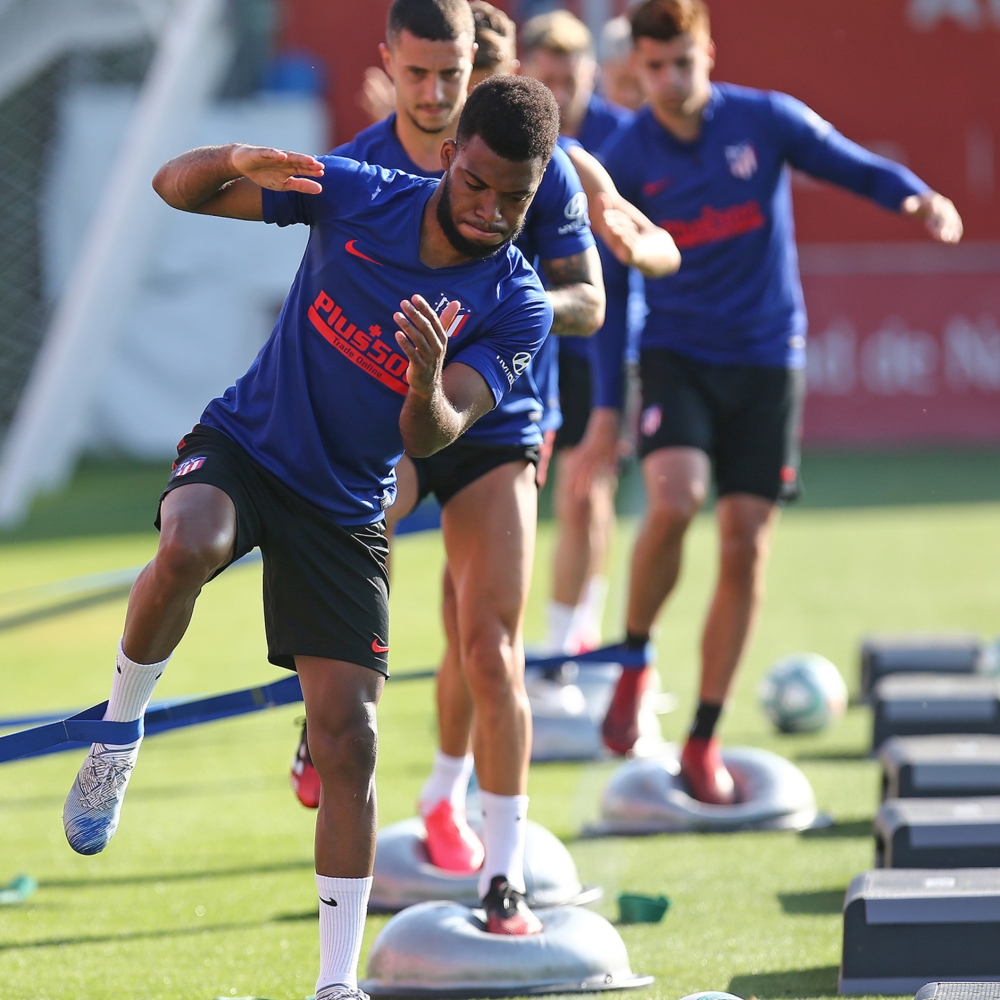 A handout picture released by the Atletico Madrid football club on May 25, 2020 shows players during a training session at the Majadahonda Training Complex. (AFP PHOTO / ATLETICO MADRID HANDOUT)