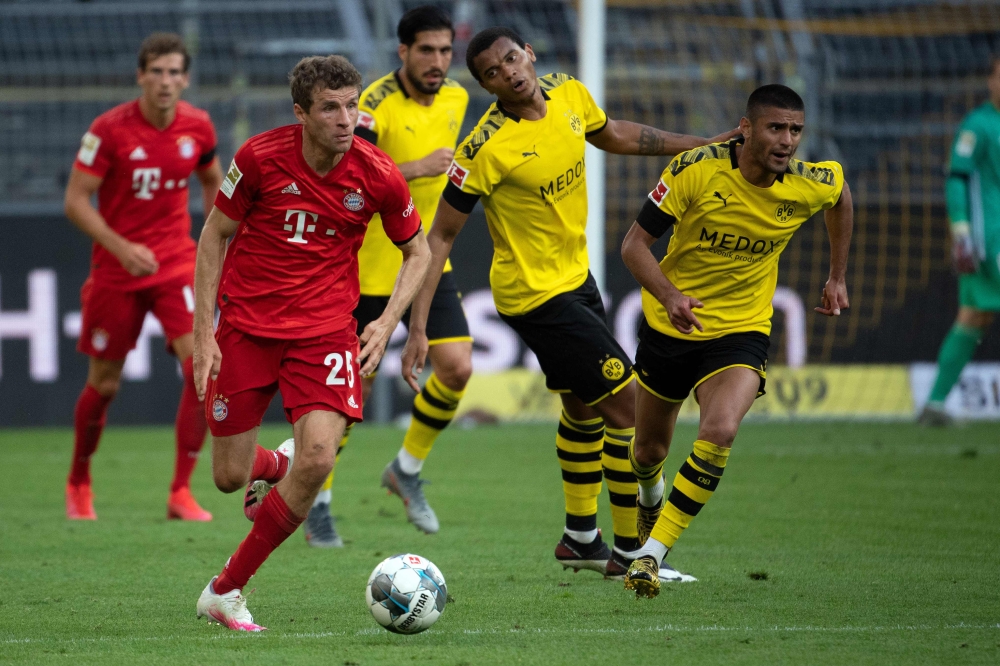Bayern Munich's German forward Thomas Mueller runs with the ball during the German first division Bundesliga football match BVB Borussia Dortmund v FC Bayern Munich on May 26, 2020 in Dortmund, western Germany.   AFP / Federico GAMBARINI 