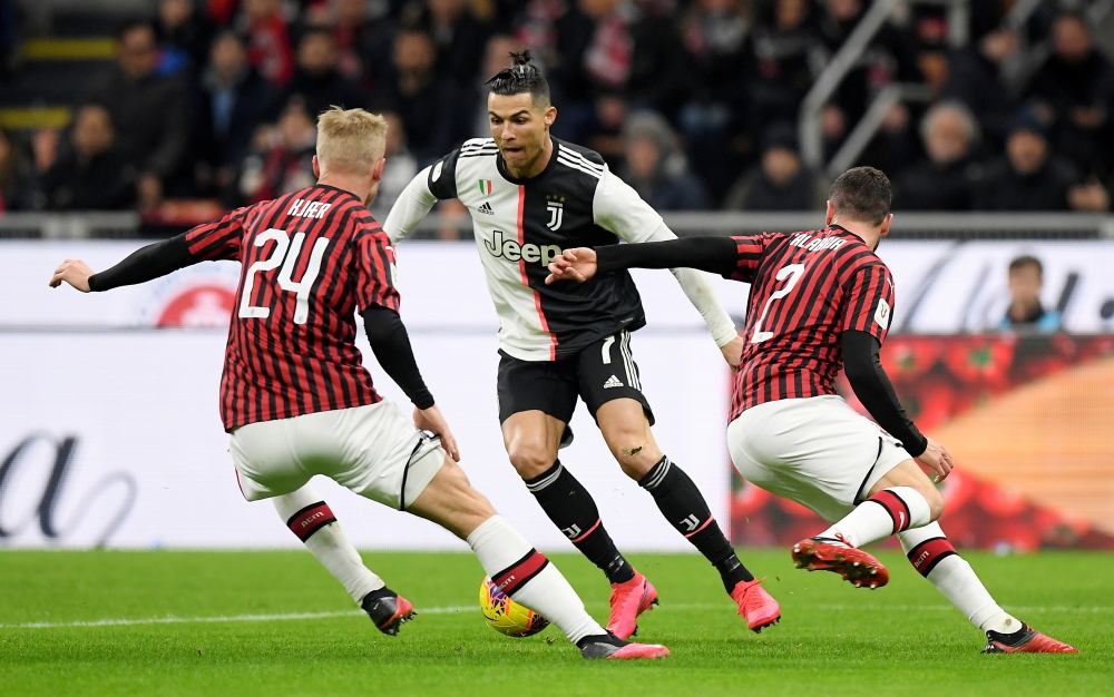 Juventus' Cristiano Ronaldo in action with AC Milan's Davide Calabria and Simon Kjaer REUTERS/Alberto Lingria/File Photo