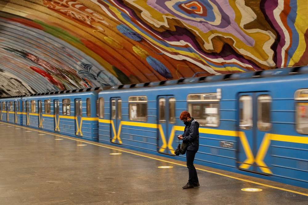A woman wearing a protective face mask stands on the platform of Osokorky metro station, after the city metro was reopened as part of another stage to ease the coronavirus disease (COVID-19) restrictions in Kiev, Ukraine May 25, 2020. REUTERS/Valentyn Ogi