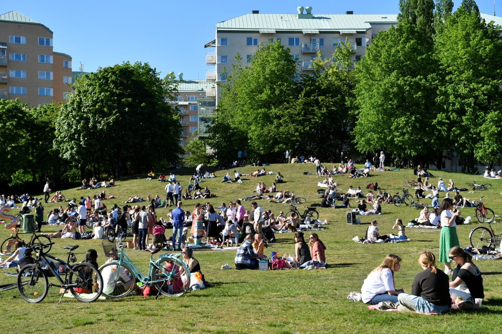 People enjoy warm weather at the Tantolunden park as the spread of the coronavirus disease (COVID-19) continues, in Stockholm, Sweden May 30, 2020. TT News Agency/Henrik Montgomery via REUTERS 