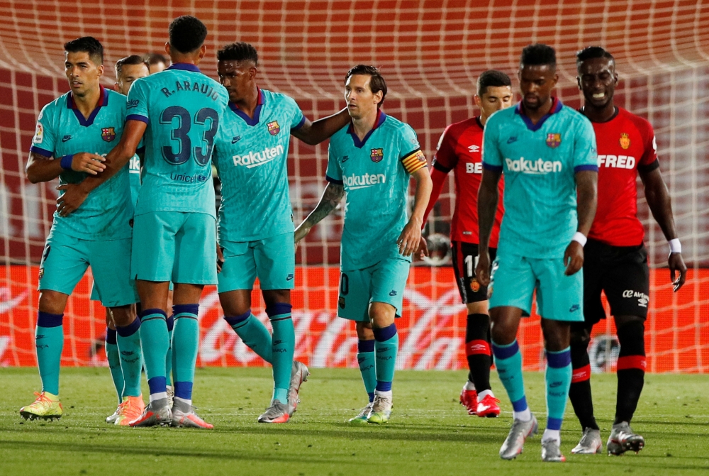 Barcelona's Lionel Messi celebrates scoring their fourth goal with teammates, as play resumes behind closed doors following the outbreak of the coronavirus disease (COVID-19) REUTERS/Albert Gea

