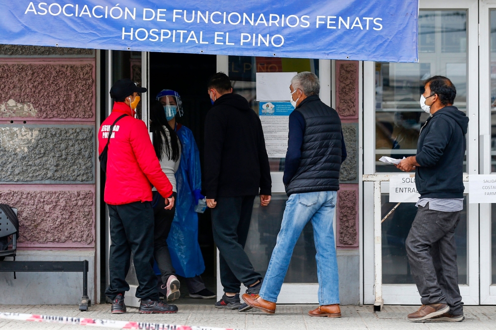 People enter the El Pino hospital to undergo COVID-19 tests, in Santiago, on June 15, 2020, amid the novel coronavirus pandemic. Chile renewed for three months the 