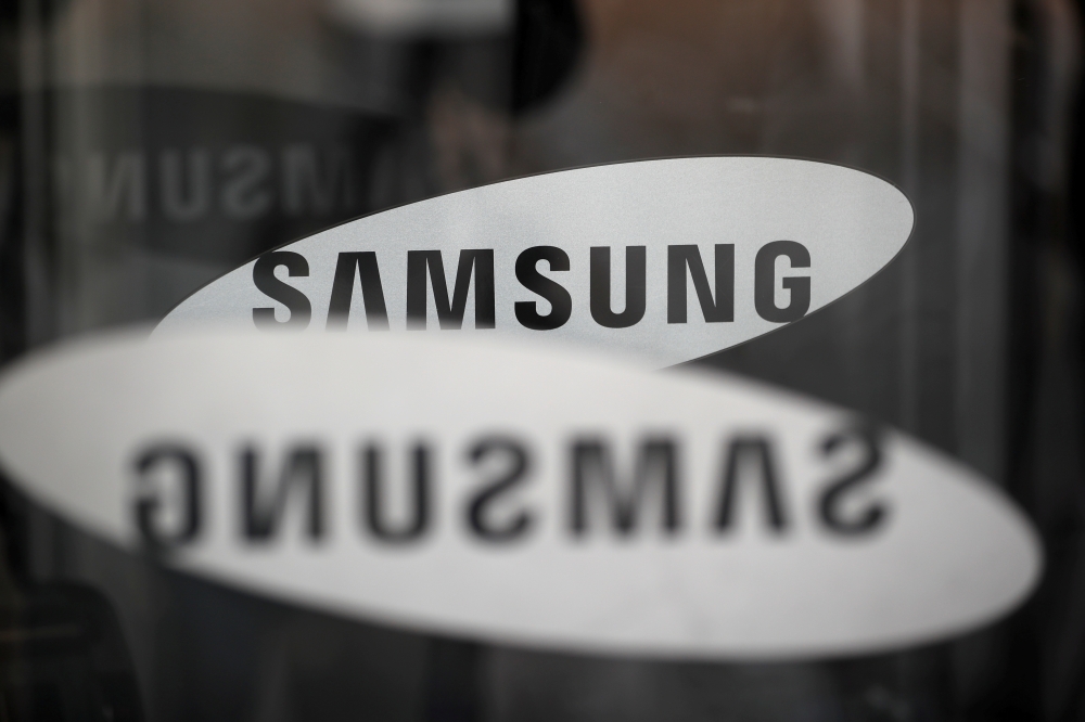 The logo of Samsung Electronics in Seoul, South Korea, March 23, 2018. REUTERS/Kim Hong-Ji/File Photo