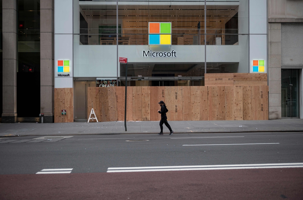 (FILES) In this file photo taken on June 2, 2020 A looted and boarded up Microsoft store is seen after a night of protest over the death of an African-American man George Floyd in Minneapolis in Manhattan in New York City. / AFP / Johannes EISELE
