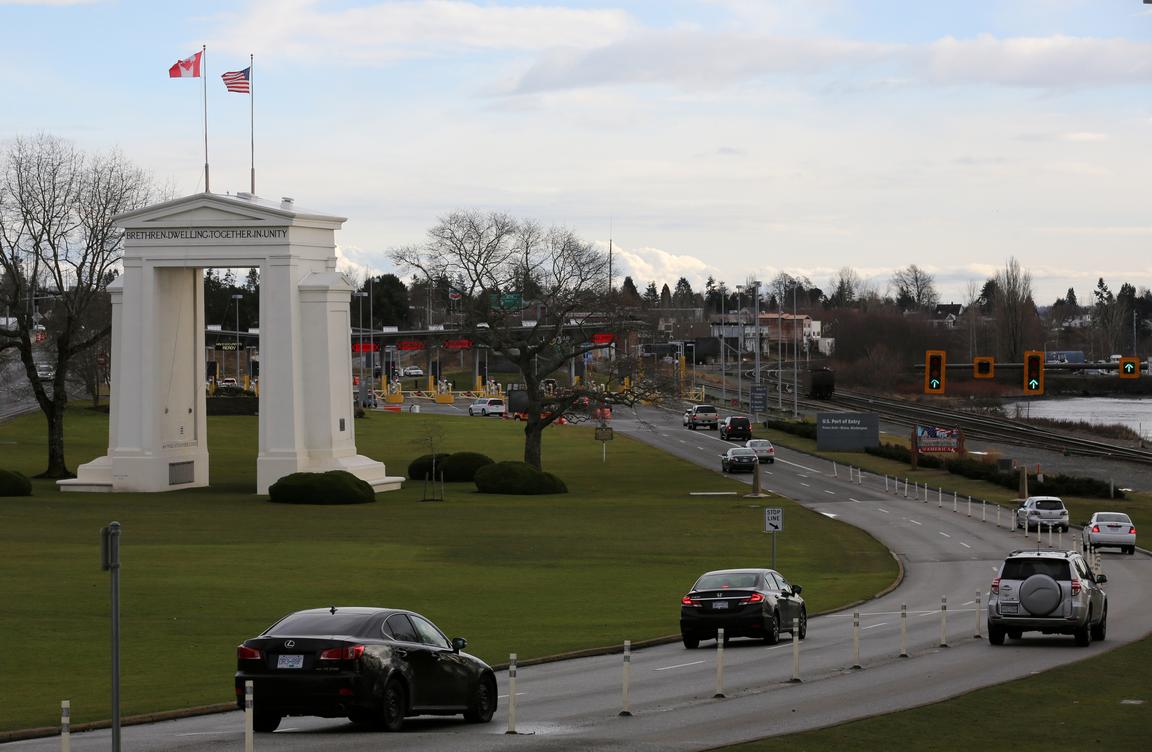 FILE PHOTO: Cars bound for the United States from Canada pass the Peace Arch border monument in Surrey, British Columbia, Canada February 16, 2017. REUTERS/Chris Helgren/File Photo
