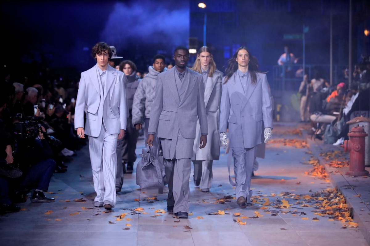 FILE PHOTO: Models present creations by designer Virgil Abloh as part of his Fall/Winter 2019-2020 collection show for fashion house Louis Vuitton during Men's Fashion Week in Paris, France, January 17, 2019. REUTERS/Gonzalo Fuentes
