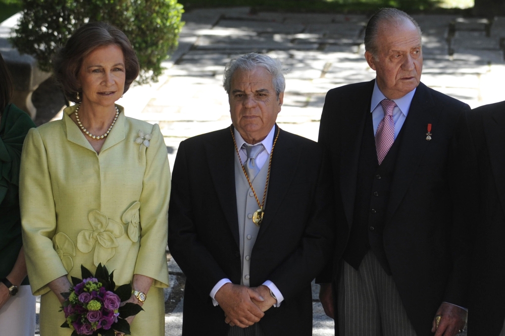 In this file photo taken on April 23, 2009 (L to R) Spain´s Queen Sofia, awarded Spanish writer Juan Marse and Spanish King Juan Carlos I pose at the University of Alcala de Henares on April 23, 2009 after attending the Cervantes prize ceremony. Spanish n