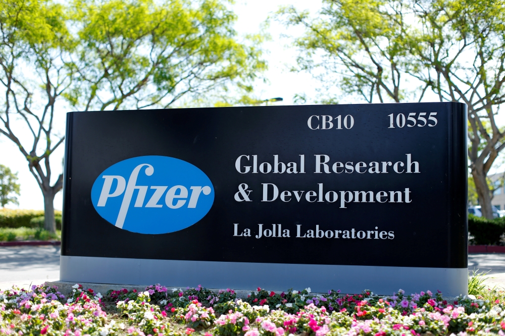 FILE PHOTO: The logo of U.S. drugmaker Pfizer is pictured here in La Jolla, California April 21, 2016. REUTERS/Mike Blake/File Photo