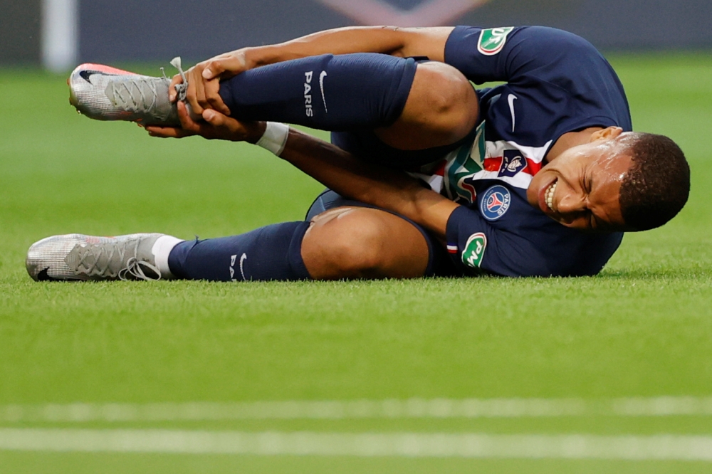 Paris St Germain's Kylian Mbappe reacts after sustaining an injury, following the outbreak of the coronavirus disease (COVID-19) REUTERS/Christian Hartmann