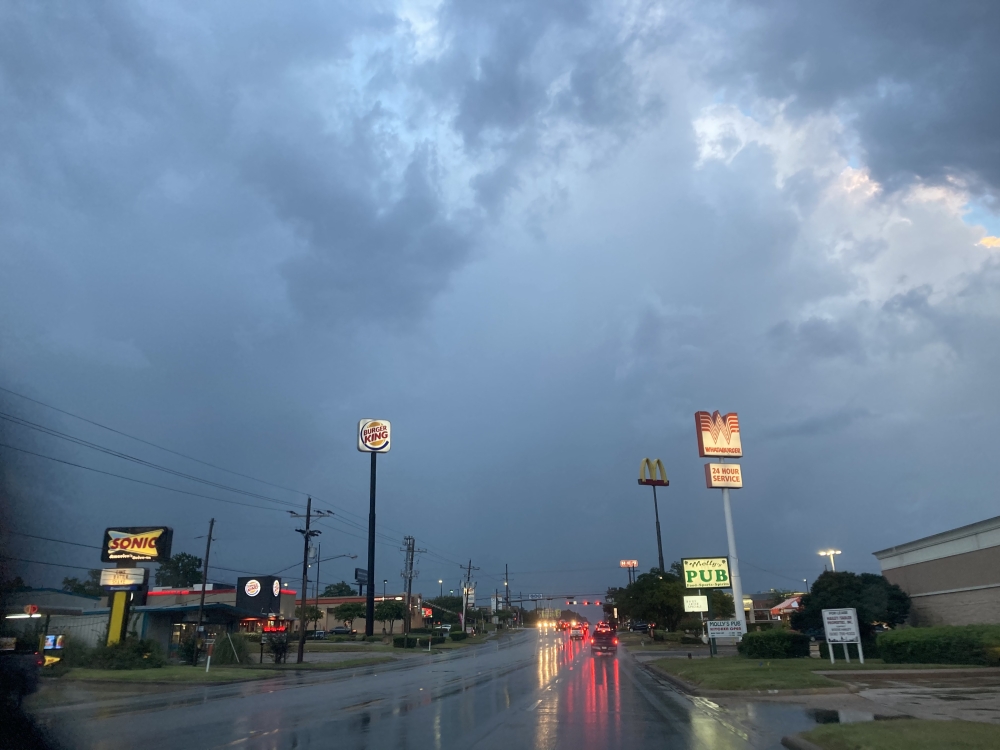  A highway is seen as the rain begins ahead of the Tropical Storm Hanna in Texas, United States on July 25, 2020. ( Tharindu Nallaperuma - Anadolu Agency )
 