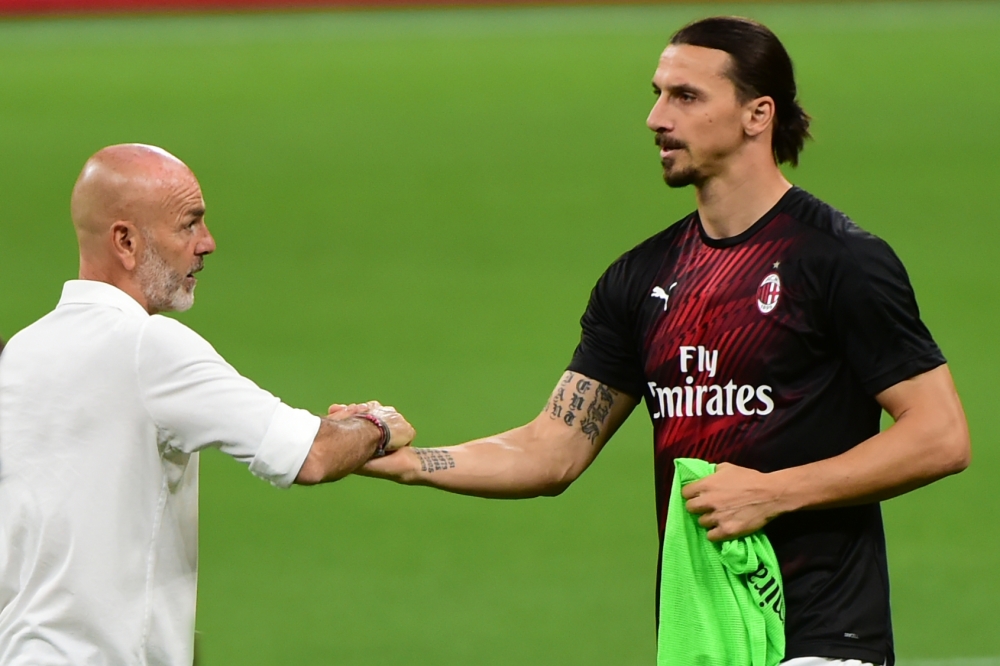 Head Coach of AC Milan, Steano Pioli shakes hands with Zlatan Ibrahimovic of AC Milan during the Serie A match between AC Milan and Atalanta at Stadio Giuseppe Meazza on July 24, 2020 in Milan, Italy. Pier Marco Tacca - Anadolu