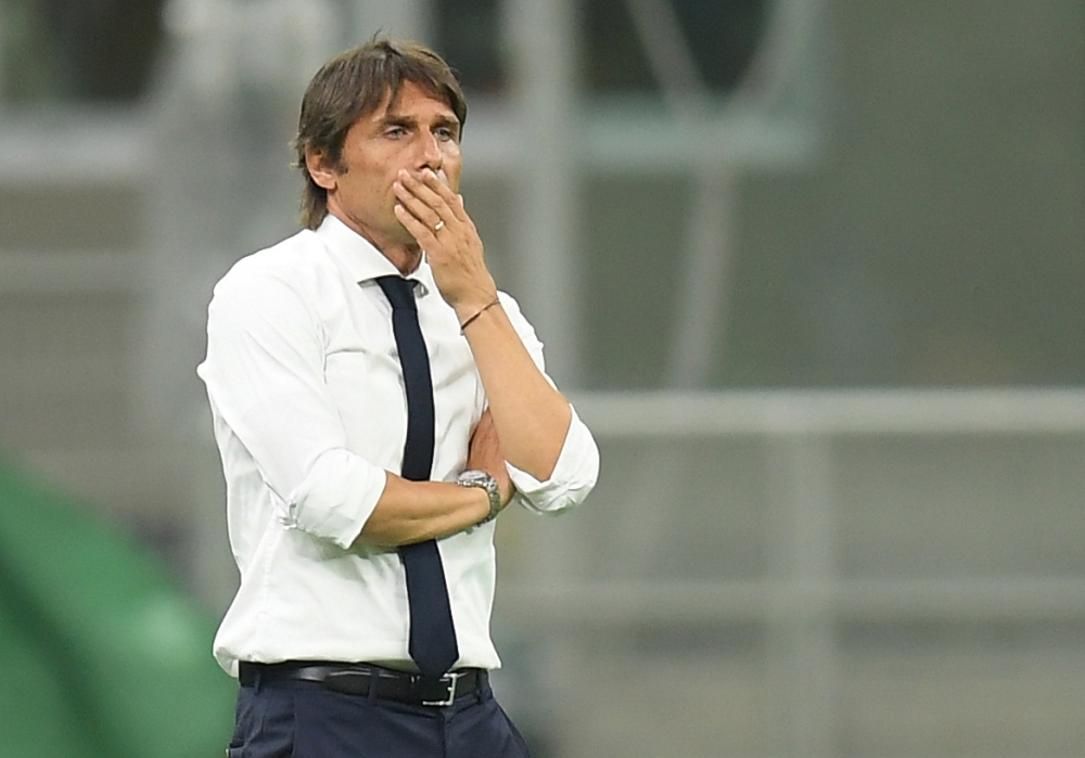 Soccer Football - Serie A - Inter Milan v Napoli - San Siro, Milan, Italy - July 28, 2020 Inter Milan coach Antonio Conte reacts, as play resumes behind closed doors following the outbreak of the coronavirus disease (COVID-19) REUTERS/Daniele Mascolo