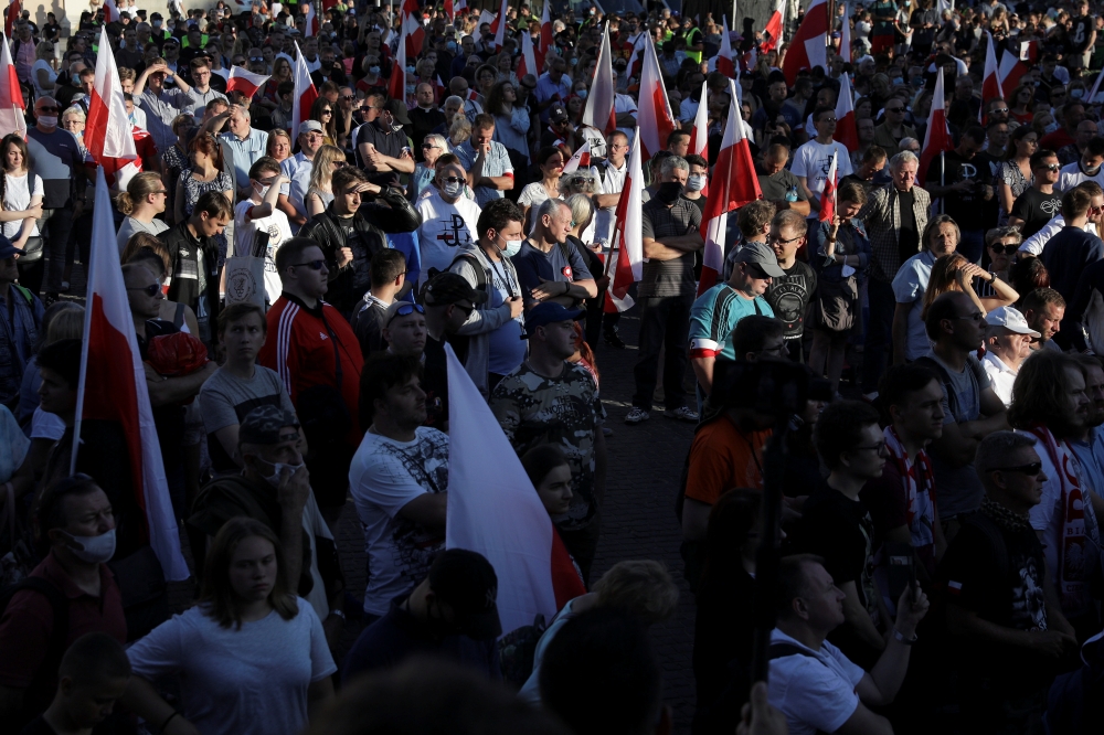 Participants attend an event marking the anniversary of the 1944 Warsaw Uprising against Nazi occupants in Warsaw, Poland August 1, 2020. Dawid Zuchowicz/Agencja Gazeta via REUTERS